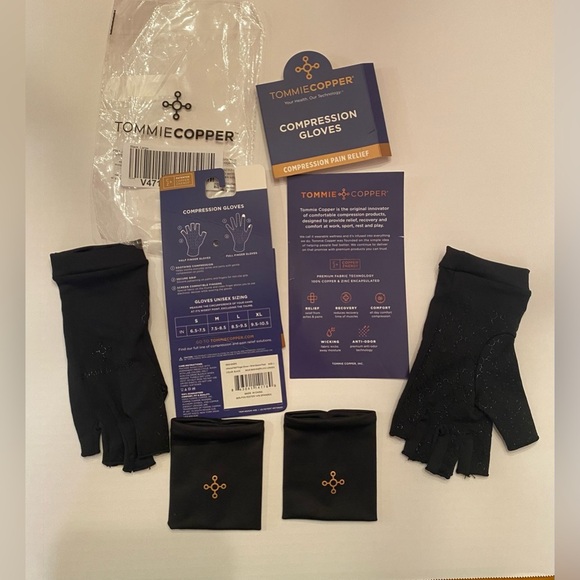 Tommie Copper Infrared Compression Fingerless Gloves and Wrists - Black Large - Picture 7 of 16
